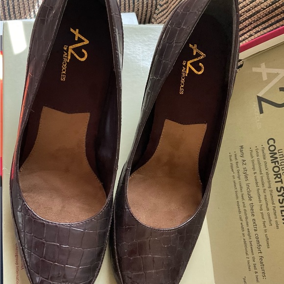 New In Box. Women’s Aerosole Brown Crocodile Comfort Heels Size 9 - Picture 2 of 7